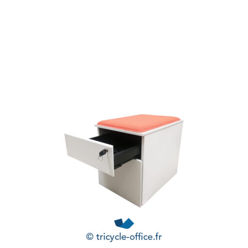 Tricycle Office Mobilier Bureau Occasion Caisson Blanc 2 Tiroirs STEELCASE Petit Pouf Orange (3)