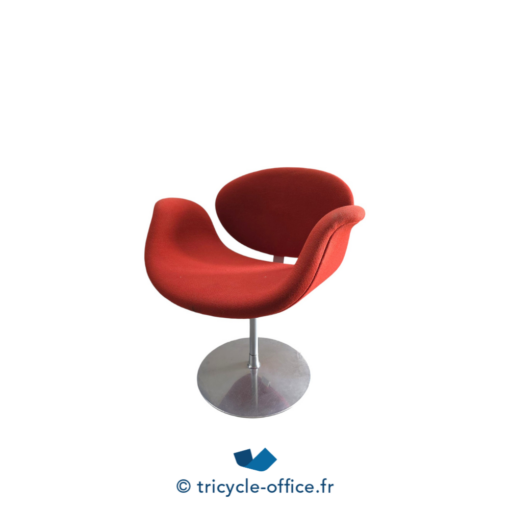 La Chauffeuse ARTIFORT Little Tulip est bien plus qu’un simple meuble : c’est une véritable icône du design contemporain. Conçue pour transformer vos espaces en alliant fonctionnalité, confort et esthétique, elle séduit par ses courbes gracieuses et son style intemporel. Que ce soit dans un salon moderne, un bureau élégant ou une salle de réunion sophistiquée, cette chaise design devient instantanément le point focal de votre décoration.