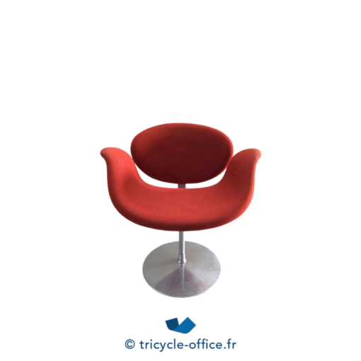 La Chauffeuse ARTIFORT Little Tulip est bien plus qu’un simple meuble : c’est une véritable icône du design contemporain. Conçue pour transformer vos espaces en alliant fonctionnalité, confort et esthétique, elle séduit par ses courbes gracieuses et son style intemporel. Que ce soit dans un salon moderne, un bureau élégant ou une salle de réunion sophistiquée, cette chaise design devient instantanément le point focal de votre décoration.