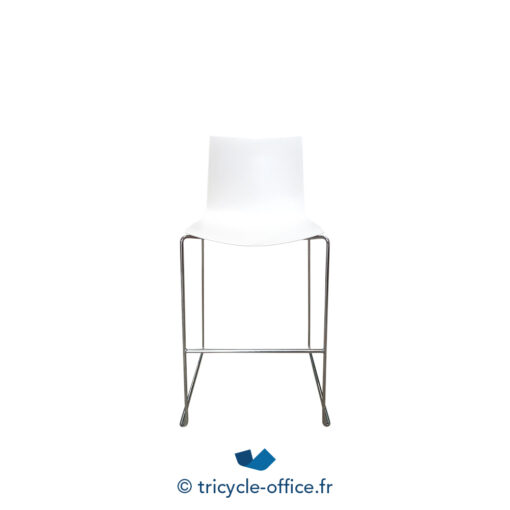 Tricycle-Office-mobilier-bureau-occasion-Chaise-haute-ARPER-Catifa-blanche (1)