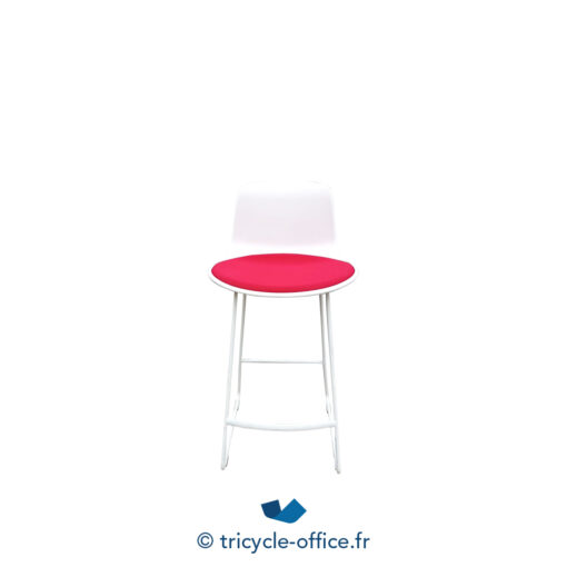 Tricycle-Office-mobilier-bureau-occasion-Tabouret-haut-ENEA-Lottus-blanc-pouf-rouge (1)