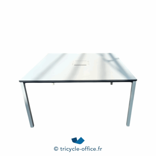 Tricycle-Office-mobilier-bureau-occasion-Table-de-réunion-SEDUS-140x140-cm (1)