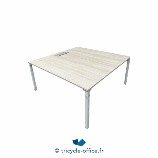 Tricycle-Office-mobilier-bureau-occasion-Table-de-réunion-Steelcase-bois-160x160-cm