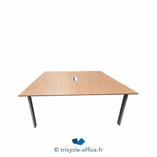 Tricycle-Office-mobilier-bureau-occasion-Table-de-réunion-bois-180x180-cm